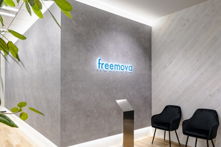 株式会社freemova